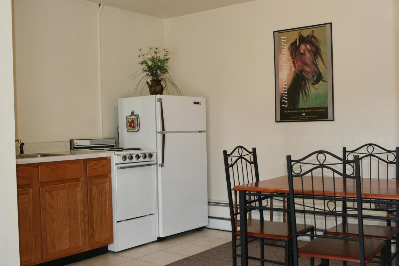 Carter Mountain Motel Cody Exteriör bild